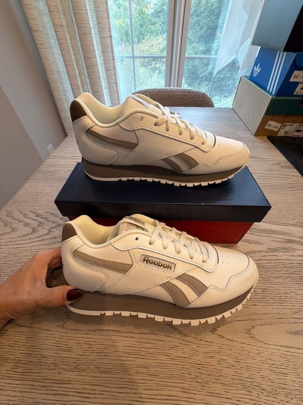 Reebok Glide Size W7.5 Chalk Ash Moonstone Leather Sneakers